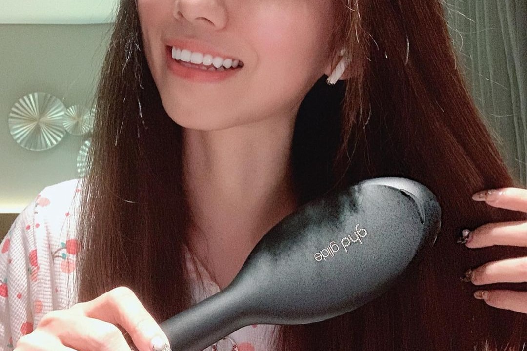 ghd Glide Hot Brush With girl