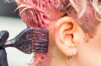 dyeing hair in pink color